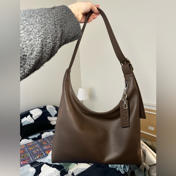 BAGGU Recycled Leather Shoulder Bag - Picture 6 of 9